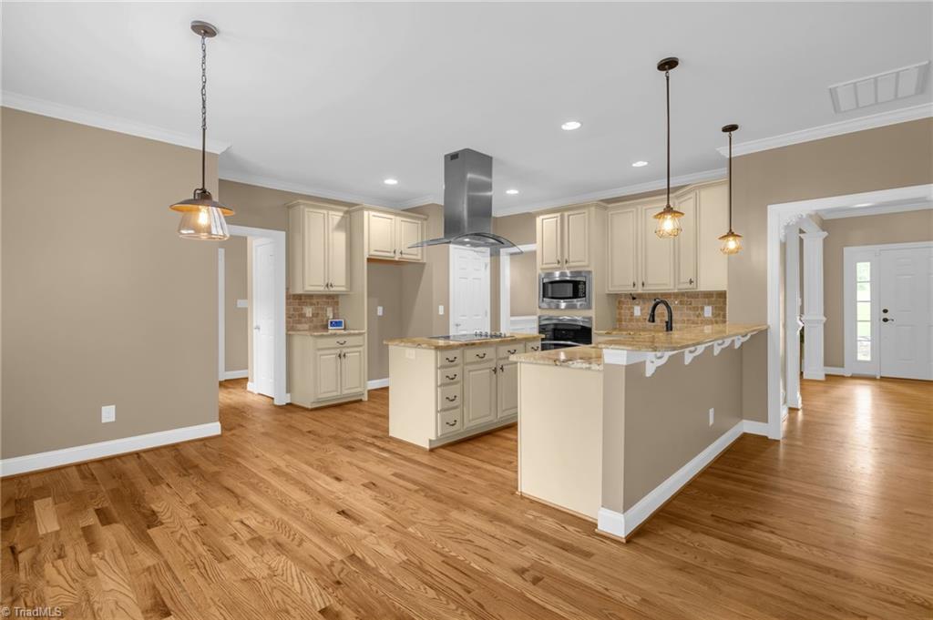 9127 County Line Road Kernersville, NC 27284 - Photo 13 of 49 Kitchen Main Level View & Breakfast Nook