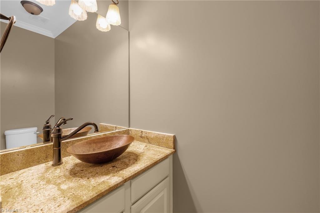 9127 County Line Road Kernersville, NC 27284 - Photo 15 of 49 1/2 Bath Main Level