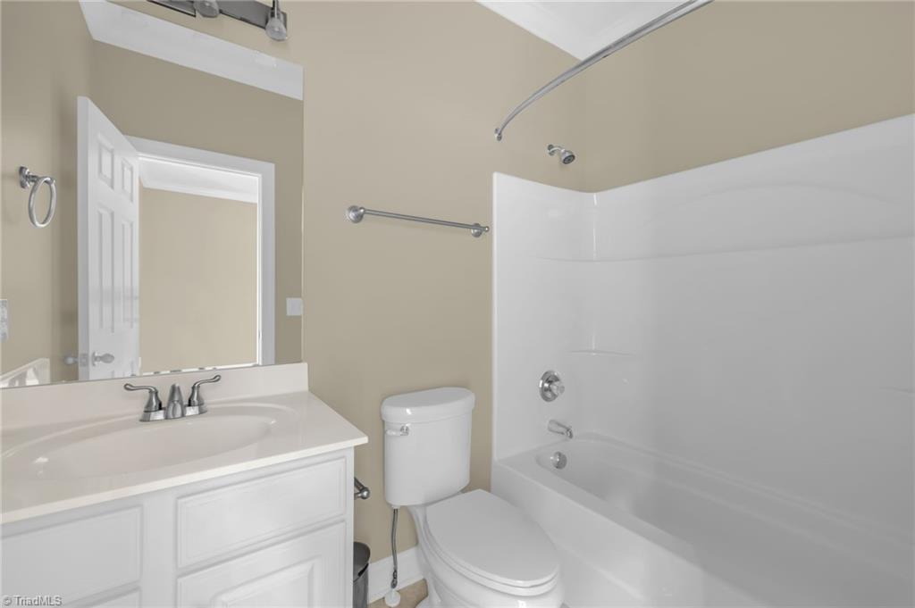 9127 County Line Road Kernersville, NC 27284 - Photo 21 of 49 2nd Bedroom's Attached Full Bath Main Level