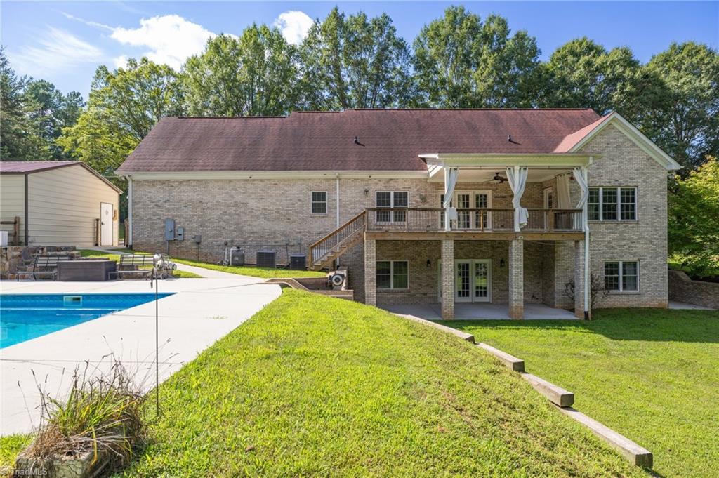 9127 County Line Road Kernersville, NC 27284 - Photo 5 of 49 Back yard view of home