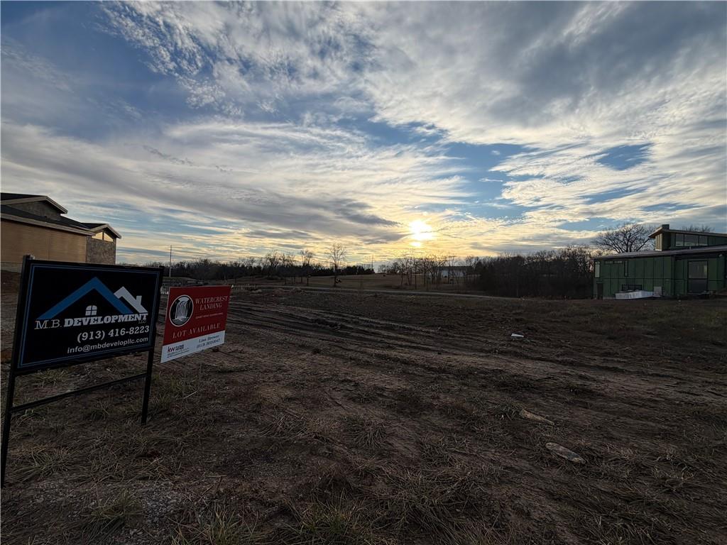 8958 Ginger Street Lenexa, KS 66227 - Photo 2 of 10