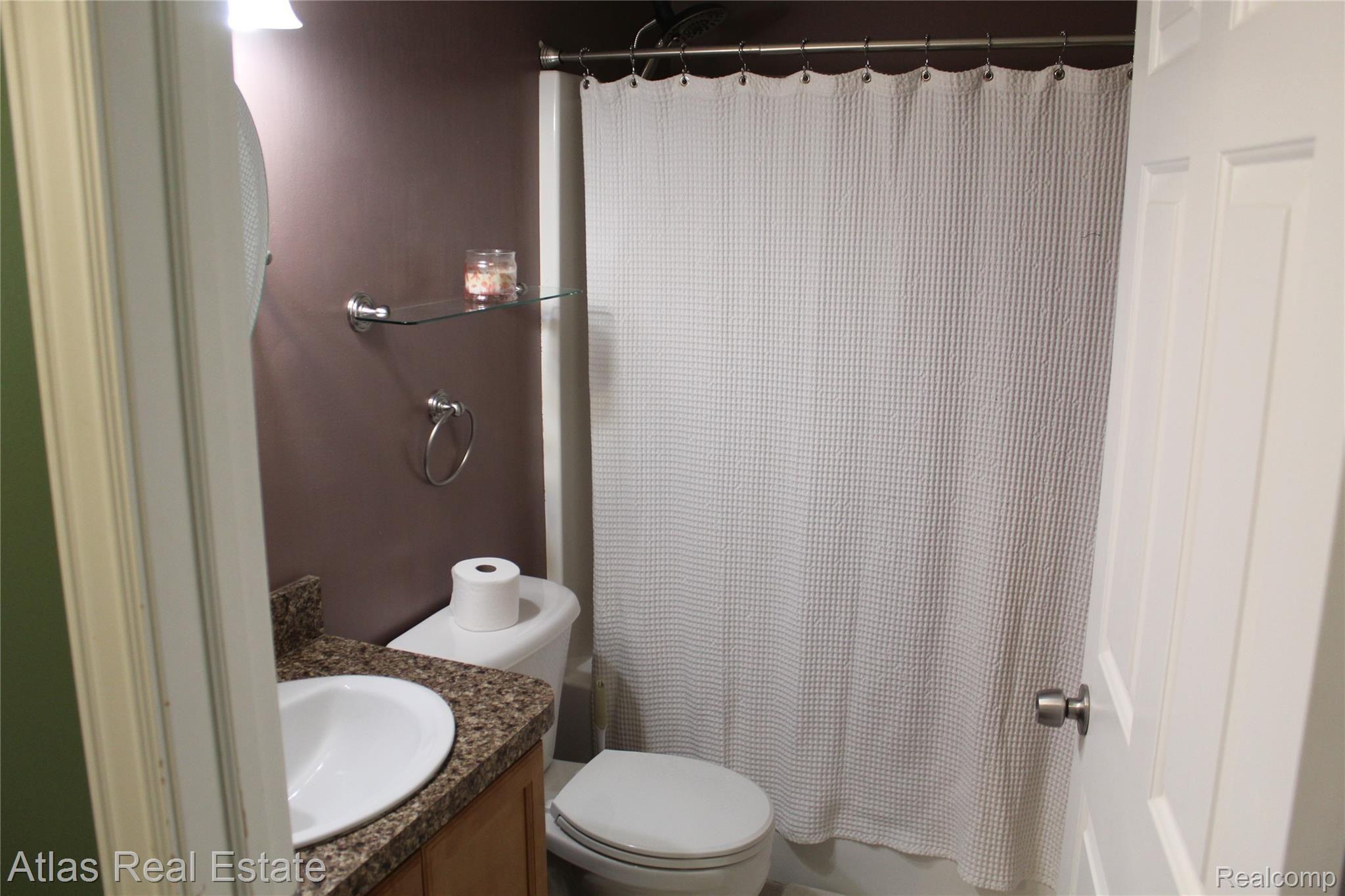 5430 East Carpenter Road Flint, MI 48506 - Photo 29 of 37 IMG_0268.JPG