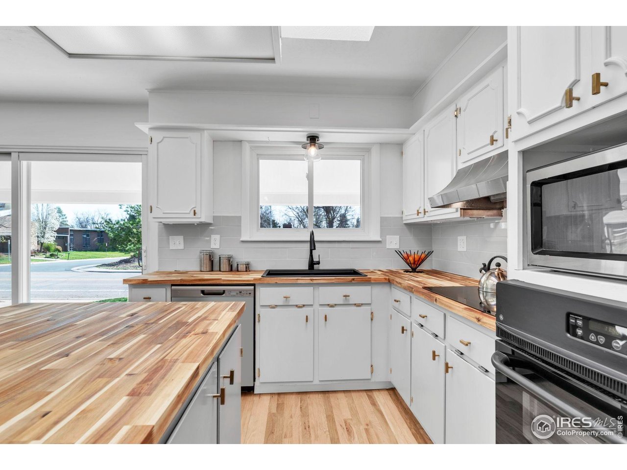 3205 19th Street Boulder, CO 80304 - Photo 8 of 40 Freshly updated kitchen with new farmhouse sink