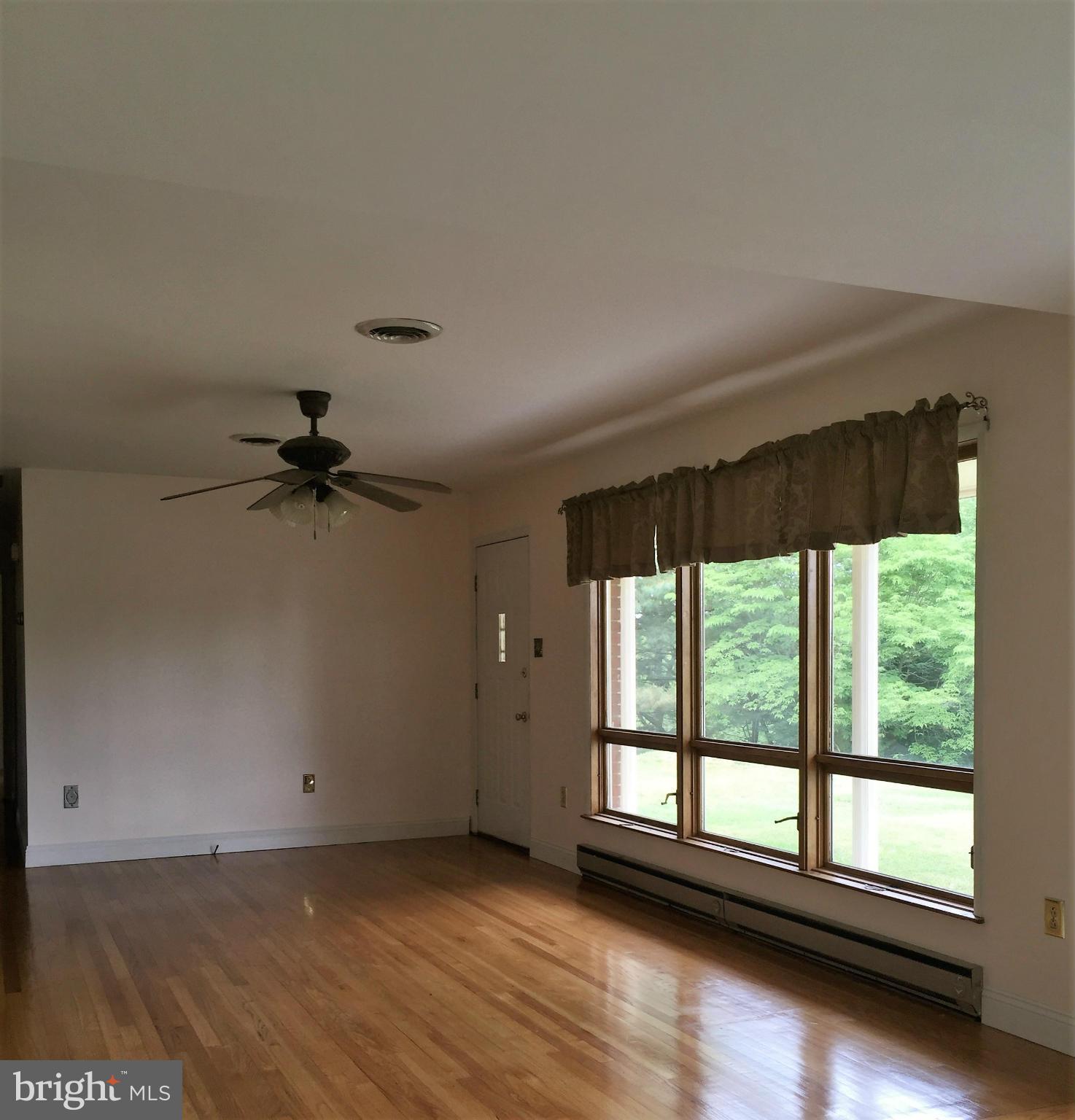 22 Grove Heights Road Berkeley Springs, WV 25411 - Photo 12 of 21 Living Room