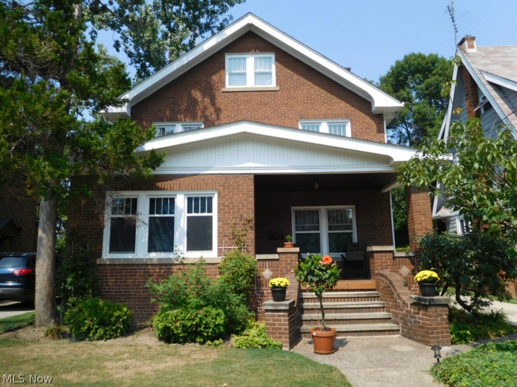 18207 Rosecliff Road Cleveland, OH 44119 - Photo 1 of 19 Gallery Image 1