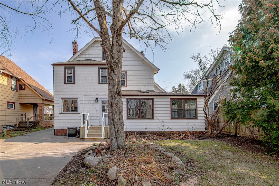 1896 South Compton Road Cleveland, OH 44118 - Photo 29 of 33