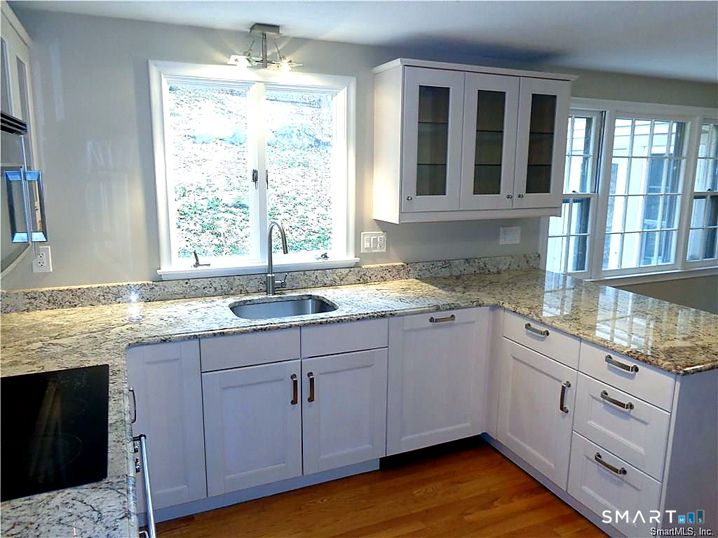 21 Saddle Ridge Drive Simsbury, CT 06092 - Photo 5 of 20