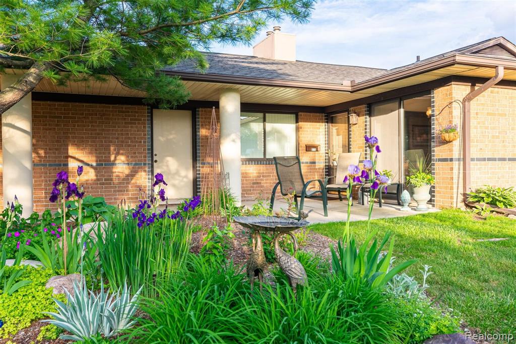 975 Wexford Way Rochester Hills, MI 48307 - Photo 1 of 30