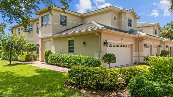 $785,000 | 658 Vintage Reserve Circle, Unit 7C, Naples, FL 34119