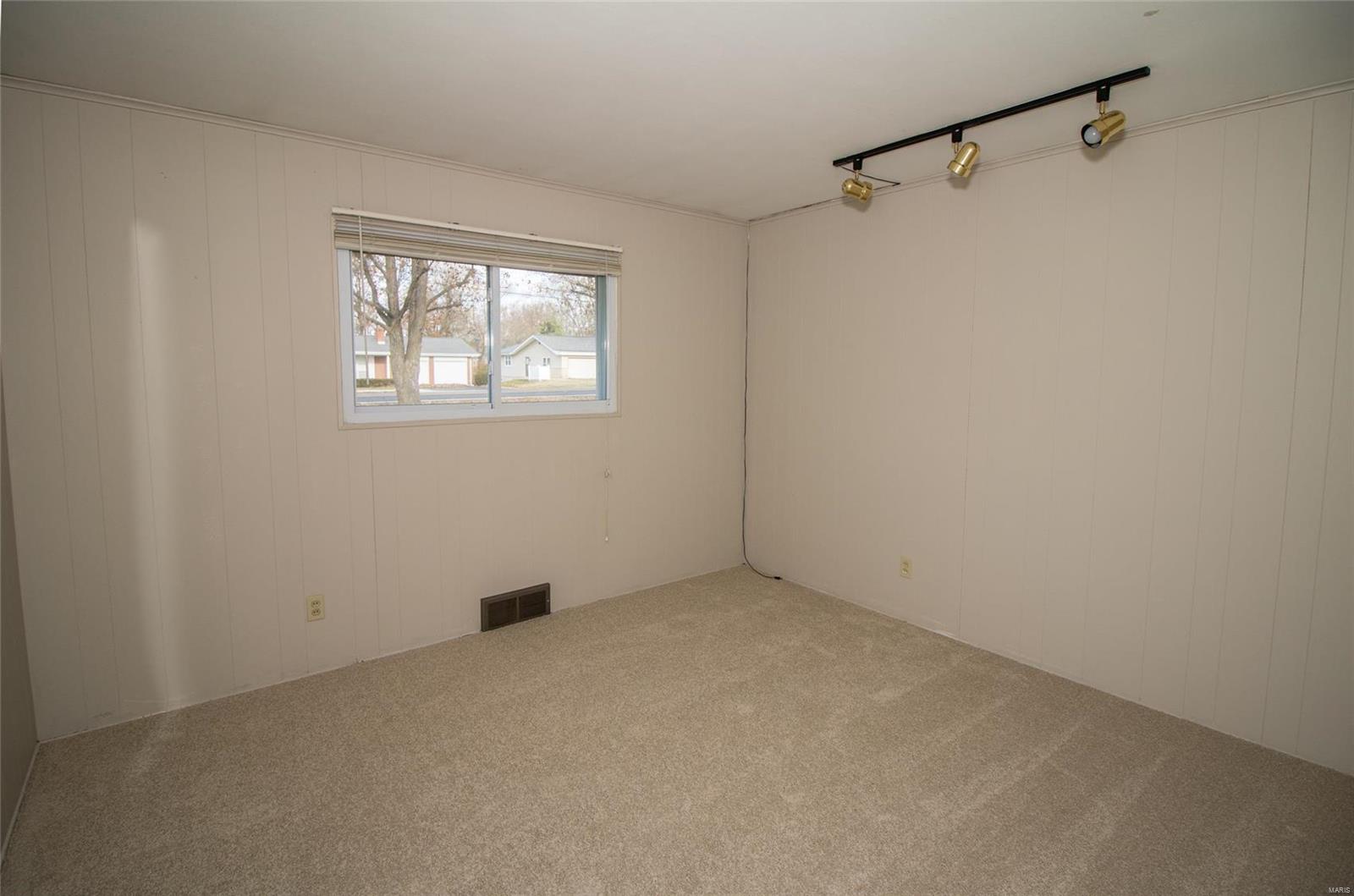 5356 Kerth Road St. Louis, MO 63128 - Photo 14 of 29 Gallery Image 14
