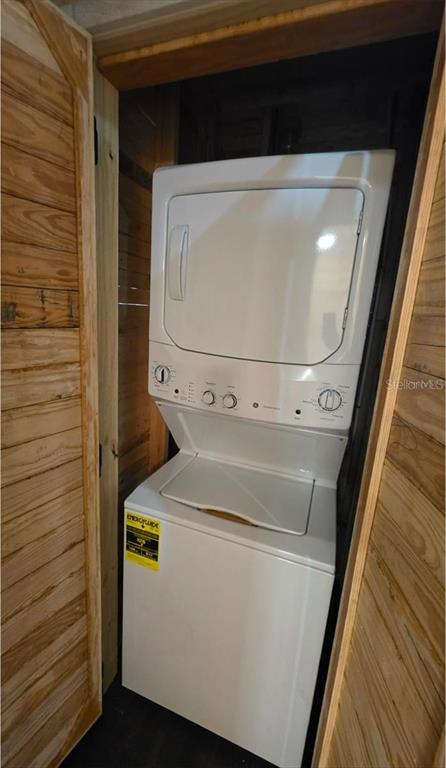 401 Kemp Road, Unit SUITE B Lake City, FL 32024 - Photo 12 of 13 a utility room with dryer and washer