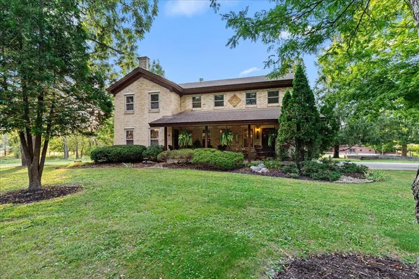 $1,500,000 | 802 South Teut Road, Burlington, WI 53105