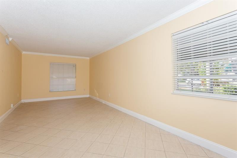 5200 Lake Loop Road Cooper City, FL 33330 - Photo 5 of 34 LIVING ROOM