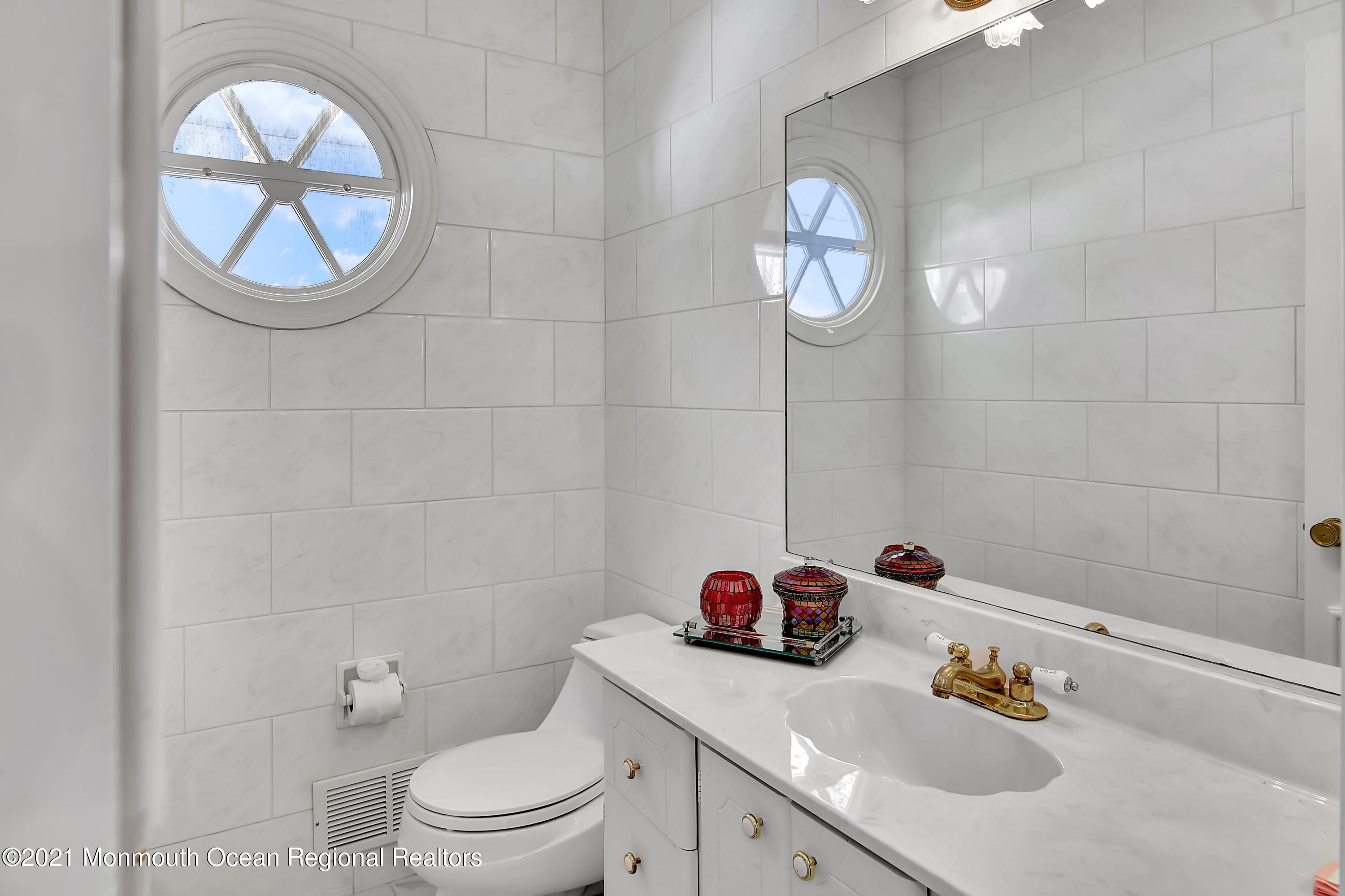 9 Fox Hill Road Middletown, NJ 07748 - Photo 38 of 51 38-Bathroom
