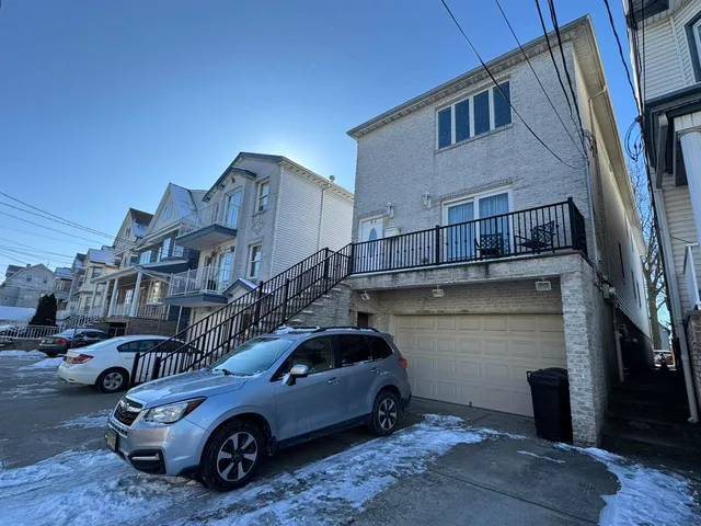 $3,000 | 86 West 16th Street, Bayonne, NJ 07002