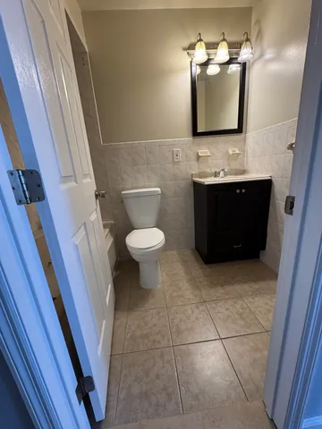 $3,000 | 86 West 16th Street, Bayonne, NJ 07002