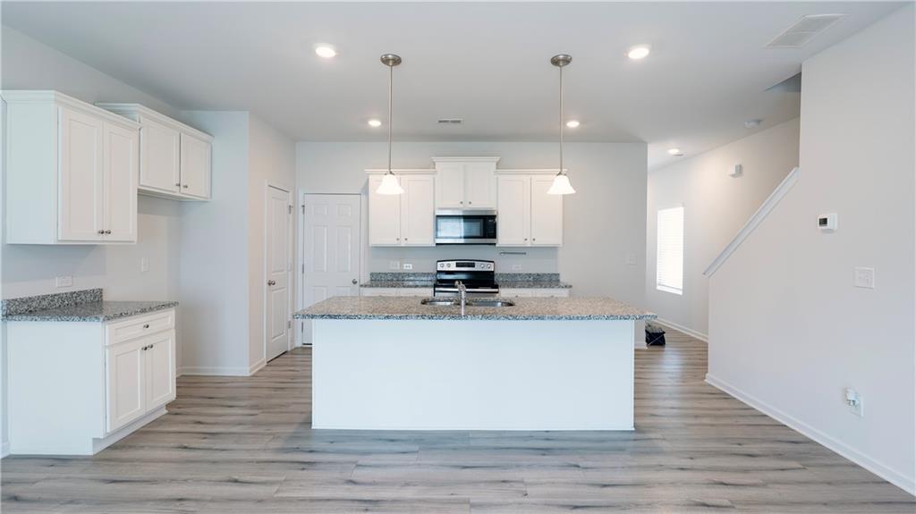 3675 Abbey Way Gainesville, GA 30507 - Photo 2 of 29