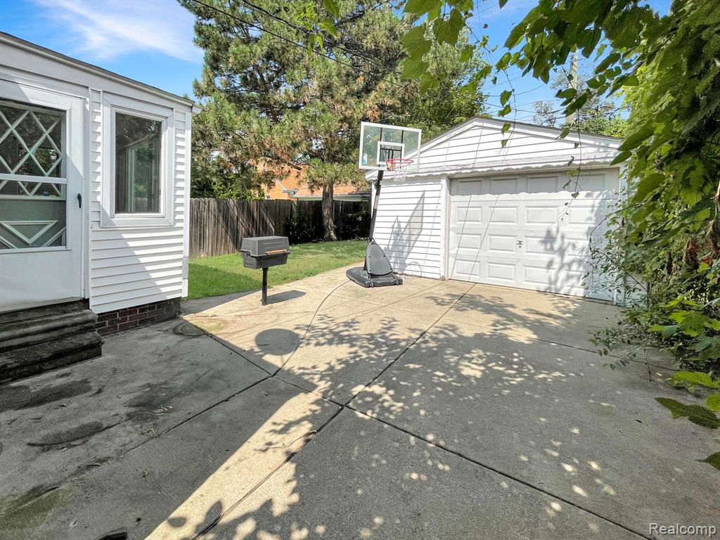 7431 Coolidge Street Center Line, MI 48015 - Photo 19 of 19