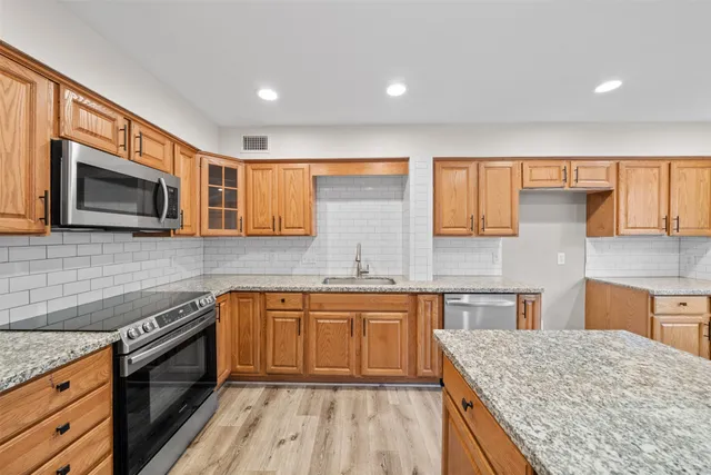 $290,000 | 5711 Lorinowoods Drive, Houston, TX 77066