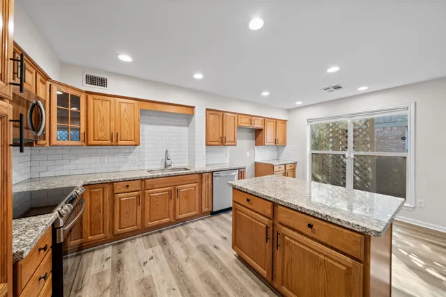 $290,000 | 5711 Lorinowoods Drive, Houston, TX 77066