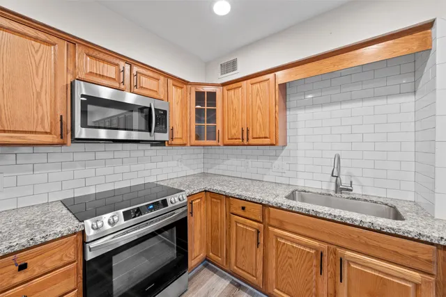 $290,000 | 5711 Lorinowoods Drive, Houston, TX 77066