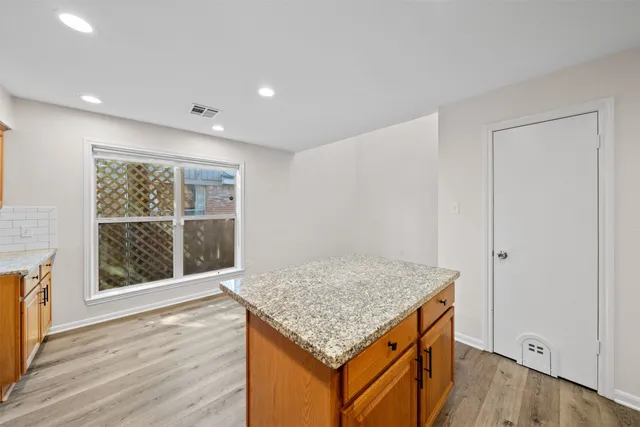 $290,000 | 5711 Lorinowoods Drive, Houston, TX 77066