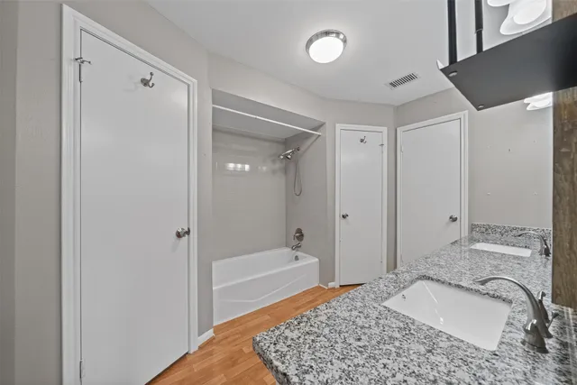 $290,000 | 5711 Lorinowoods Drive, Houston, TX 77066