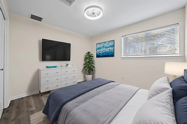 $290,000 | 5711 Lorinowoods Drive, Houston, TX 77066