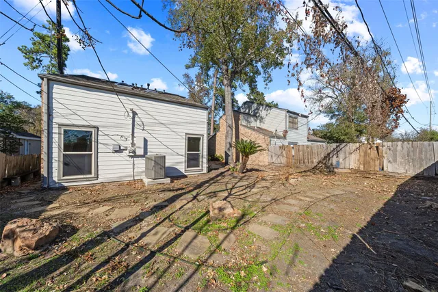 $290,000 | 5711 Lorinowoods Drive, Houston, TX 77066