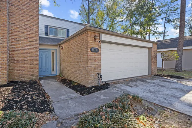 $290,000 | 5711 Lorinowoods Drive, Houston, TX 77066