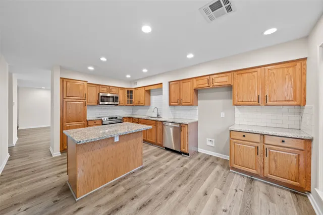 $290,000 | 5711 Lorinowoods Drive, Houston, TX 77066