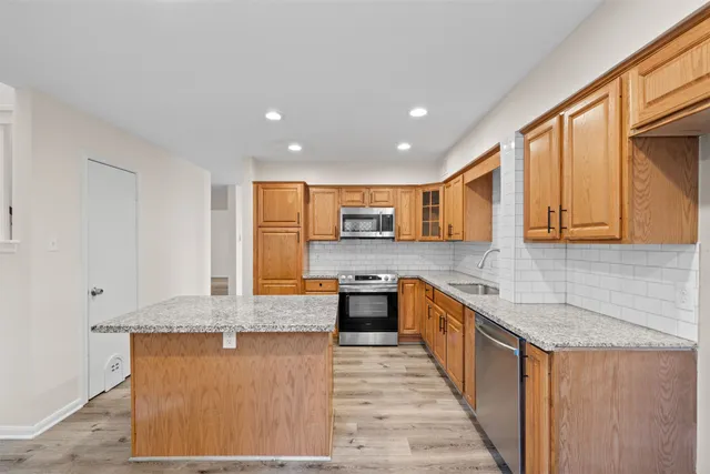 $290,000 | 5711 Lorinowoods Drive, Houston, TX 77066