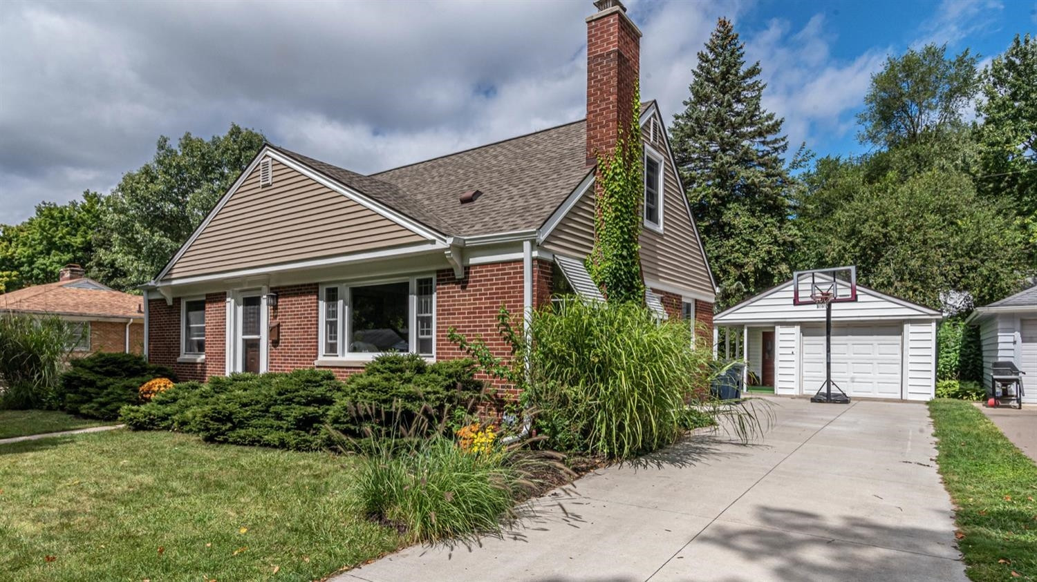 1611 Cherokee Road Ann Arbor, MI 48104 - Photo 5 of 42 Photo 5