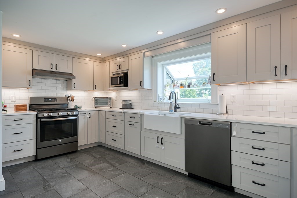 31 Allen Road Waltham, MA 02453 - Photo 13 of 39 Gallery Image 13
