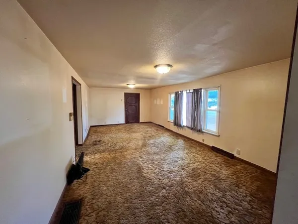 $85,000 | 913 South 15th Avenue, Freeport, IL 61032