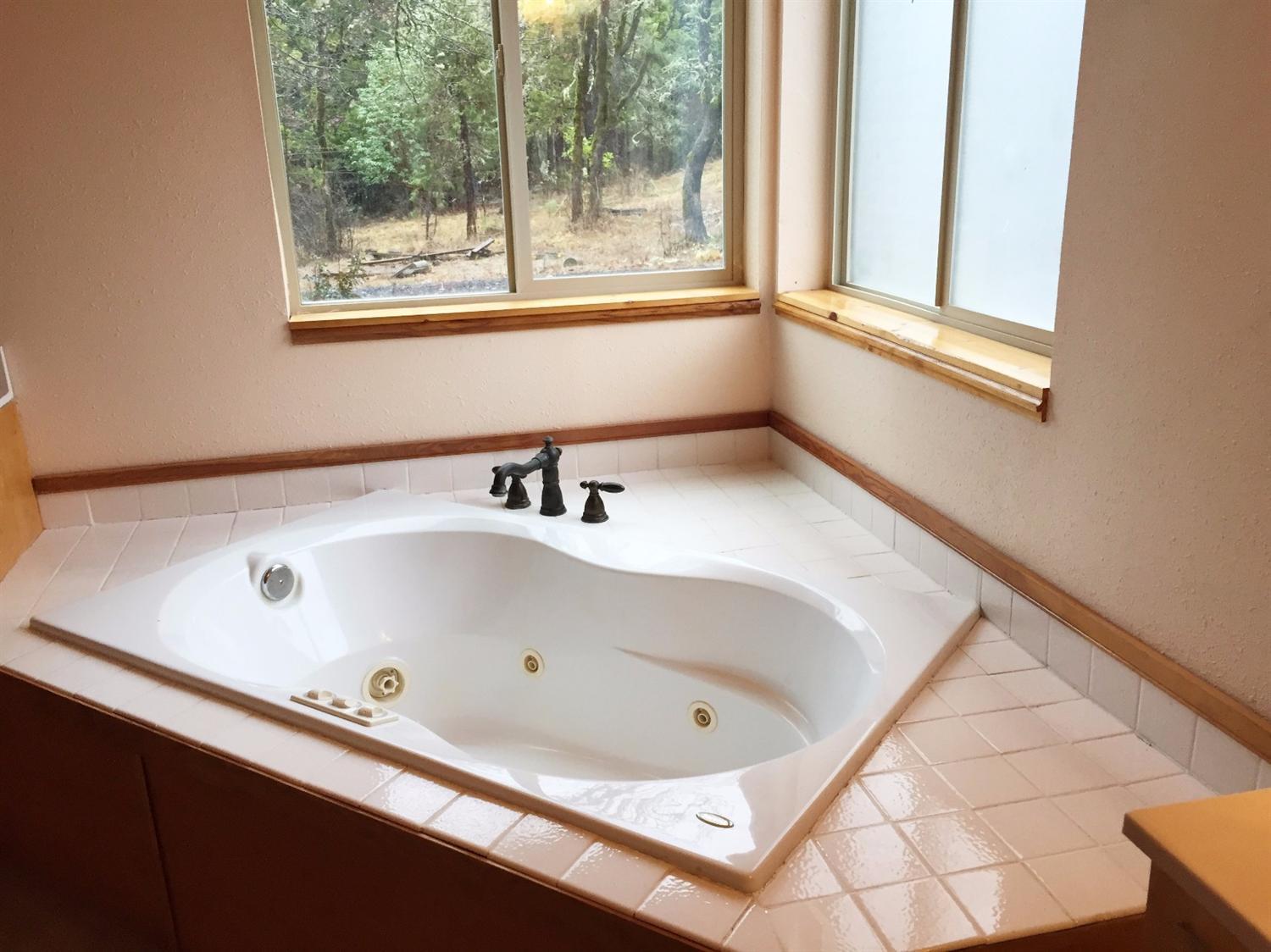 2120 North Obenchain Road Eagle Point, OR 97524 - Photo 9 of 13 Additional Photo
