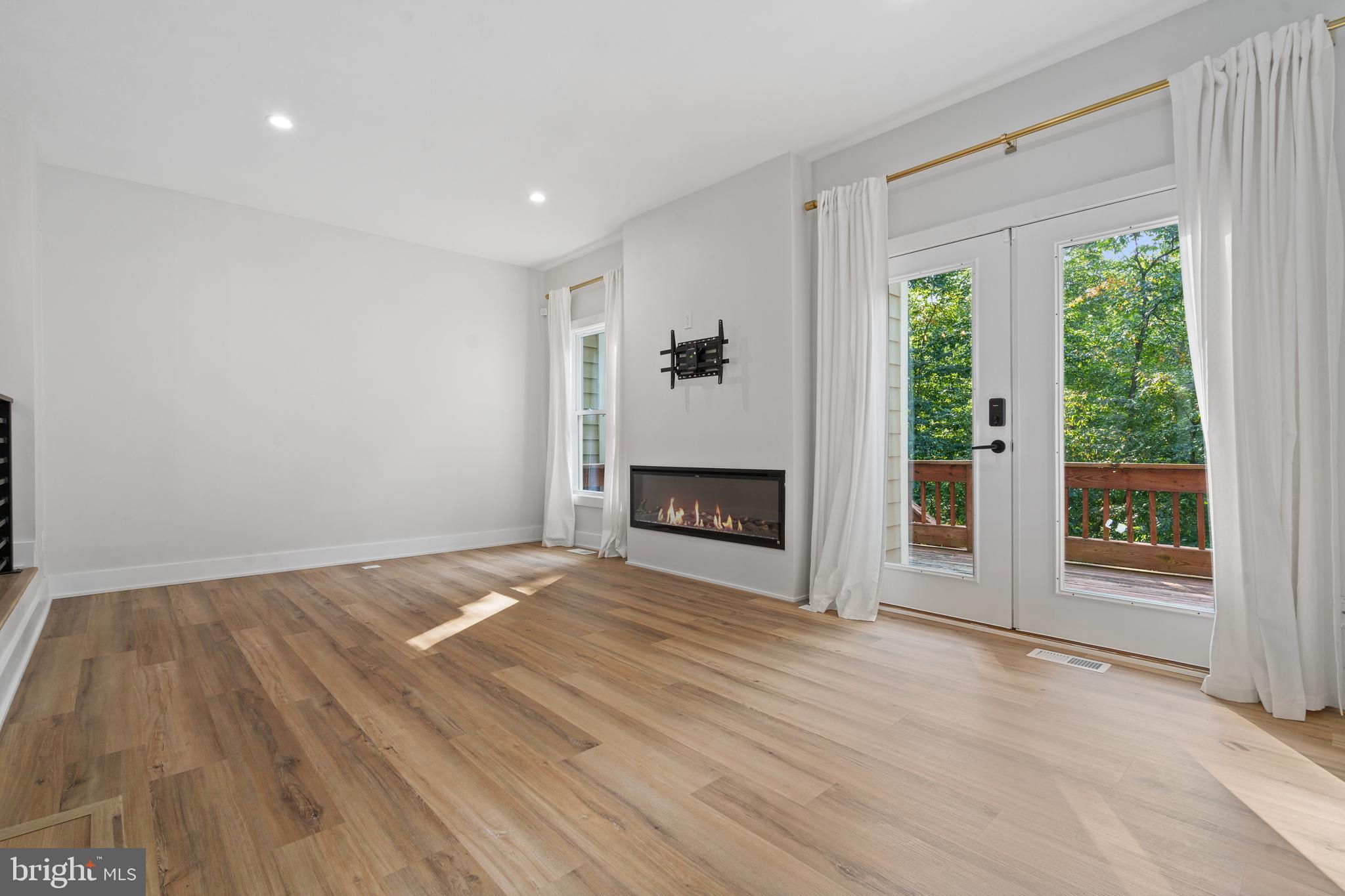 1664 Oak Spring Way Reston, VA 20190 - Photo 13 of 72 Gallery Image 13