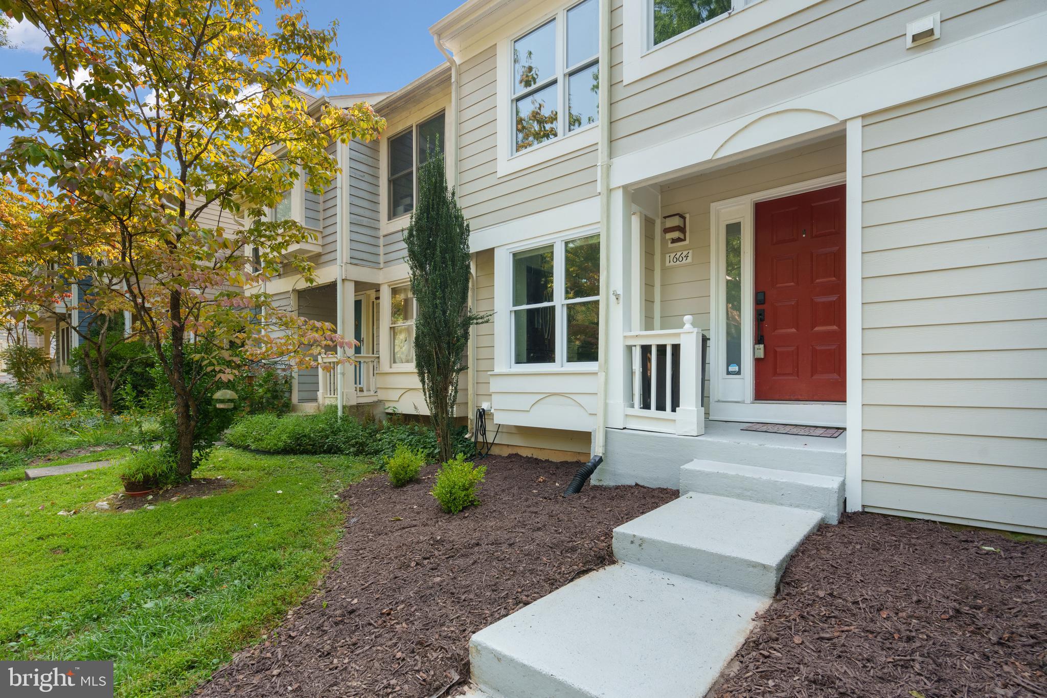 1664 Oak Spring Way Reston, VA 20190 - Photo 2 of 72 Gallery Image 2