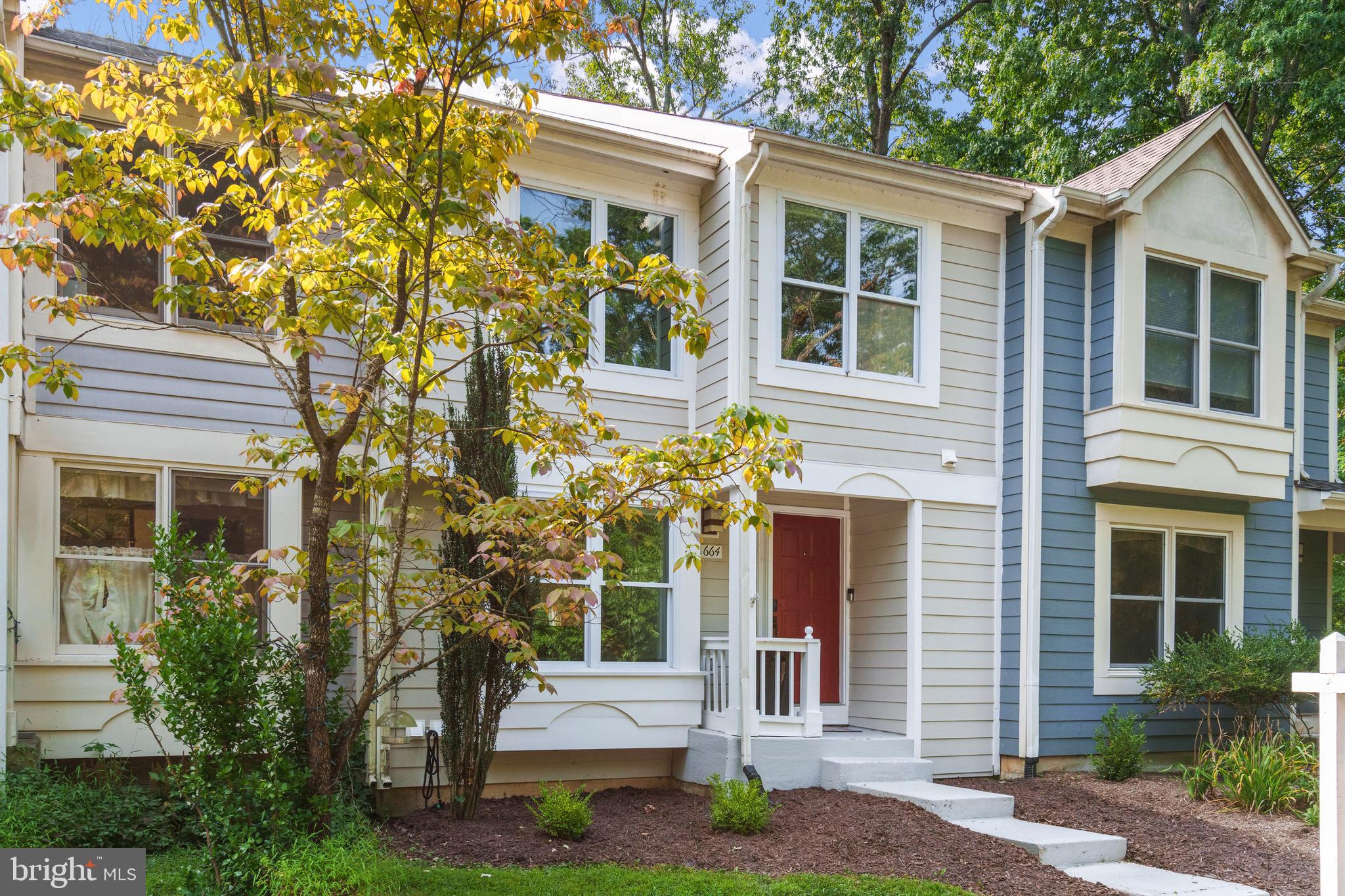 1664 Oak Spring Way Reston, VA 20190 - Photo 3 of 72 Gallery Image 3