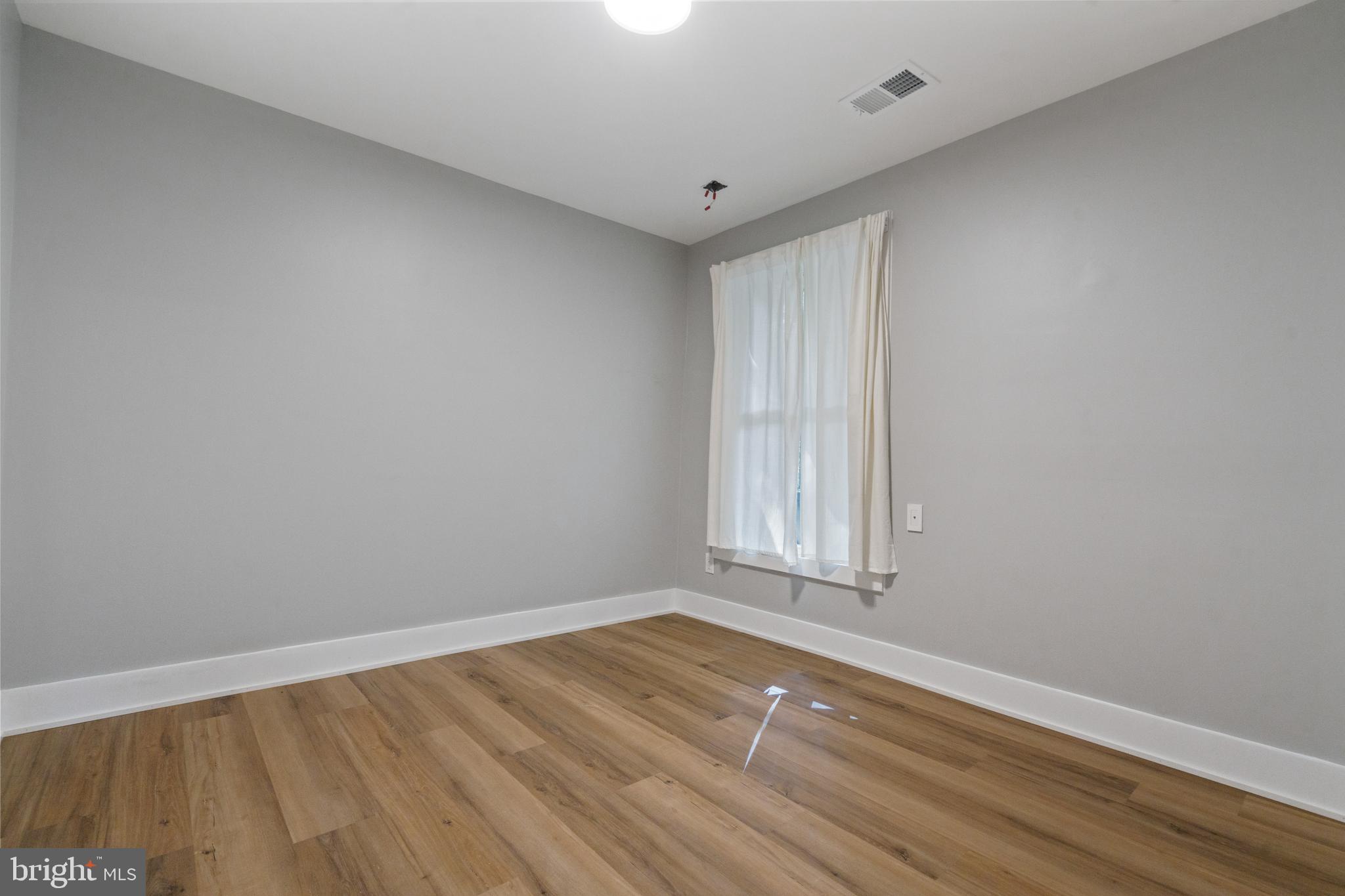 1664 Oak Spring Way Reston, VA 20190 - Photo 32 of 72 Gallery Image 32