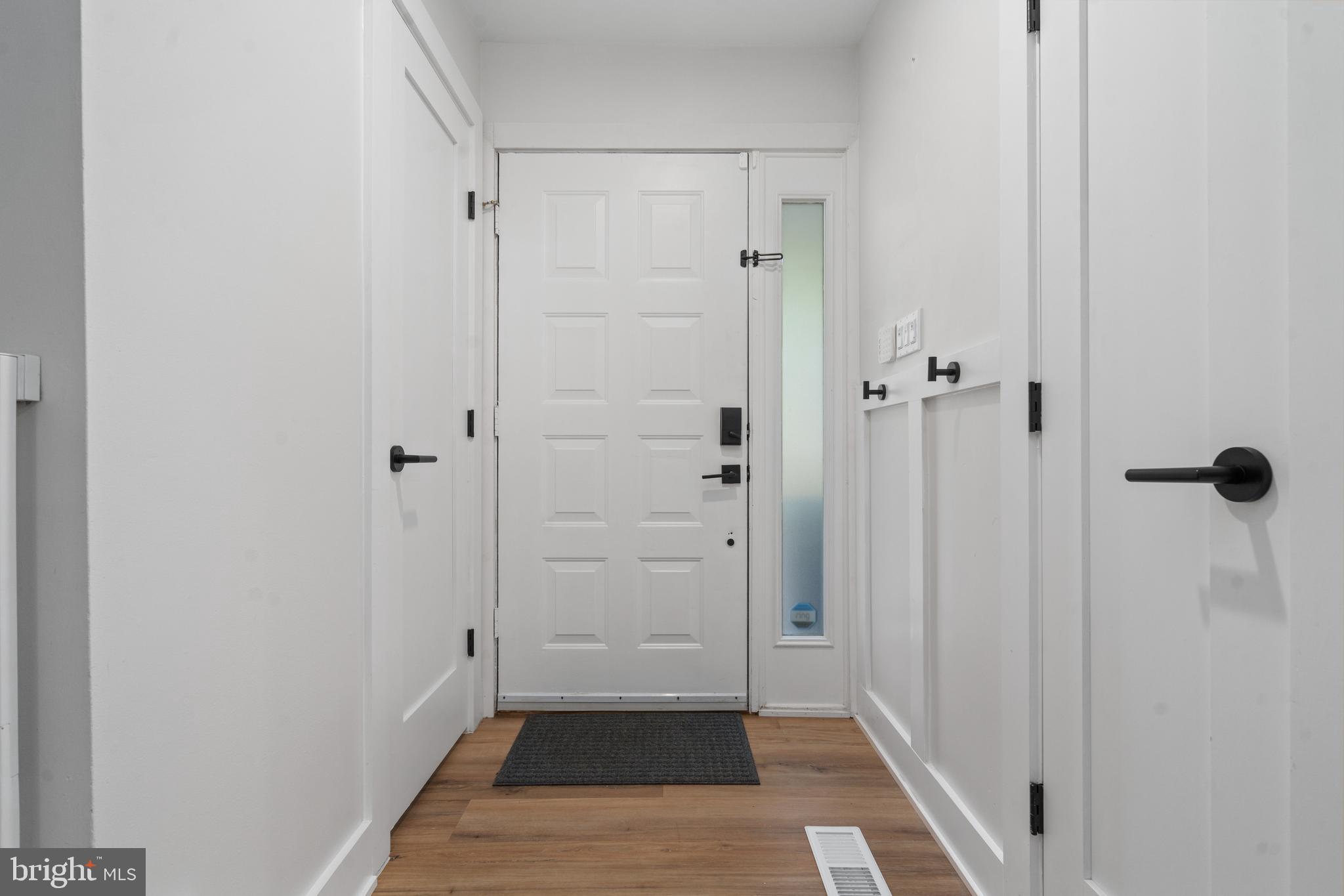 1664 Oak Spring Way Reston, VA 20190 - Photo 5 of 72 Gallery Image 5