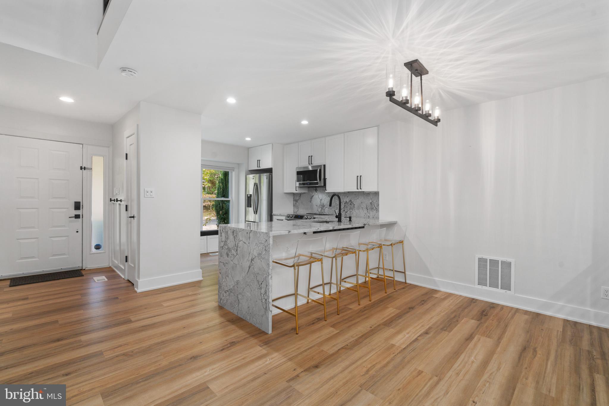 1664 Oak Spring Way Reston, VA 20190 - Photo 6 of 72 Gallery Image 6