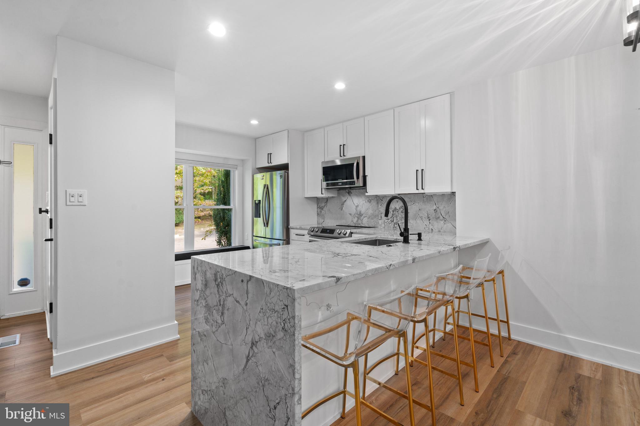 1664 Oak Spring Way Reston, VA 20190 - Photo 7 of 72 Gallery Image 7