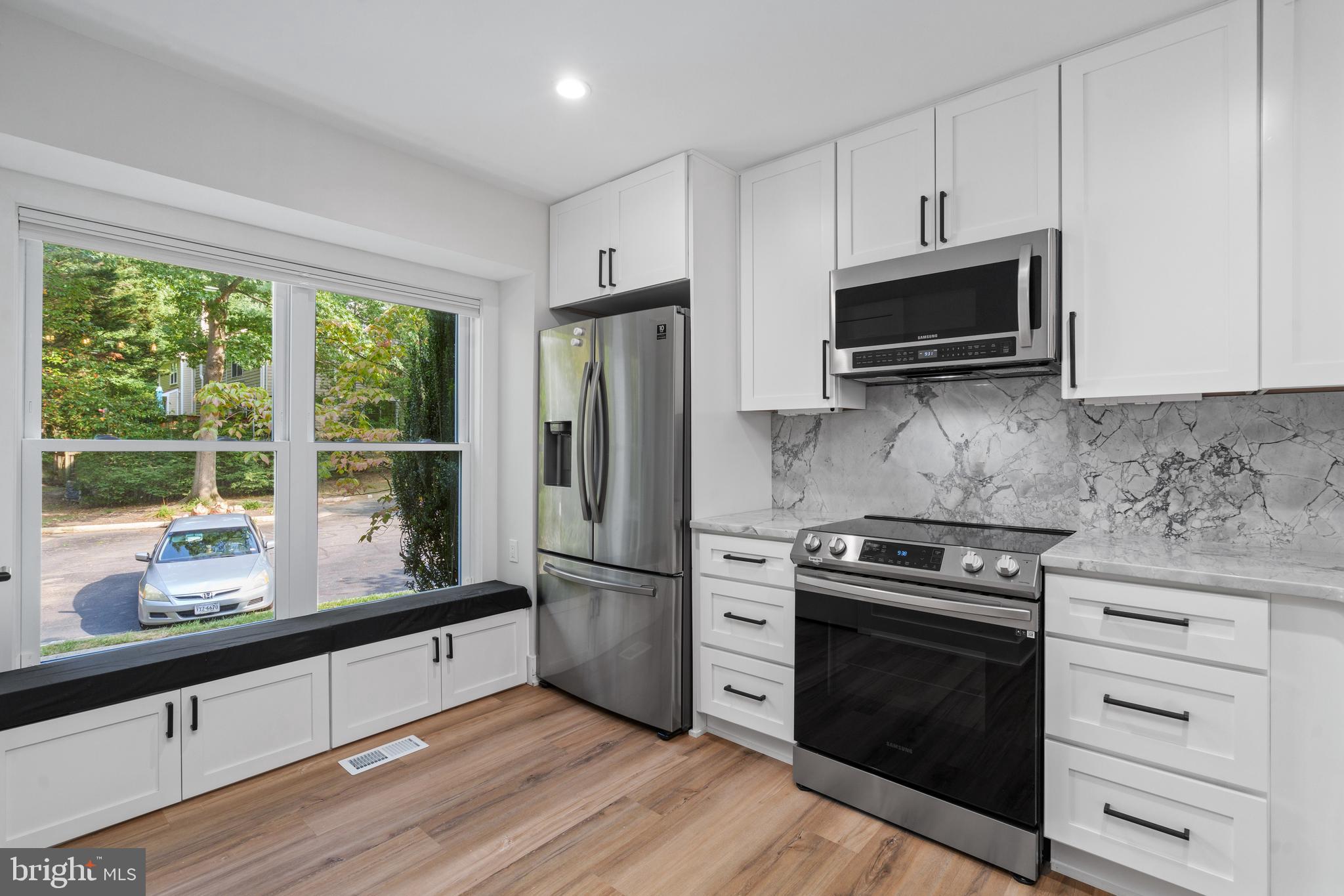 1664 Oak Spring Way Reston, VA 20190 - Photo 8 of 72 Gallery Image 8