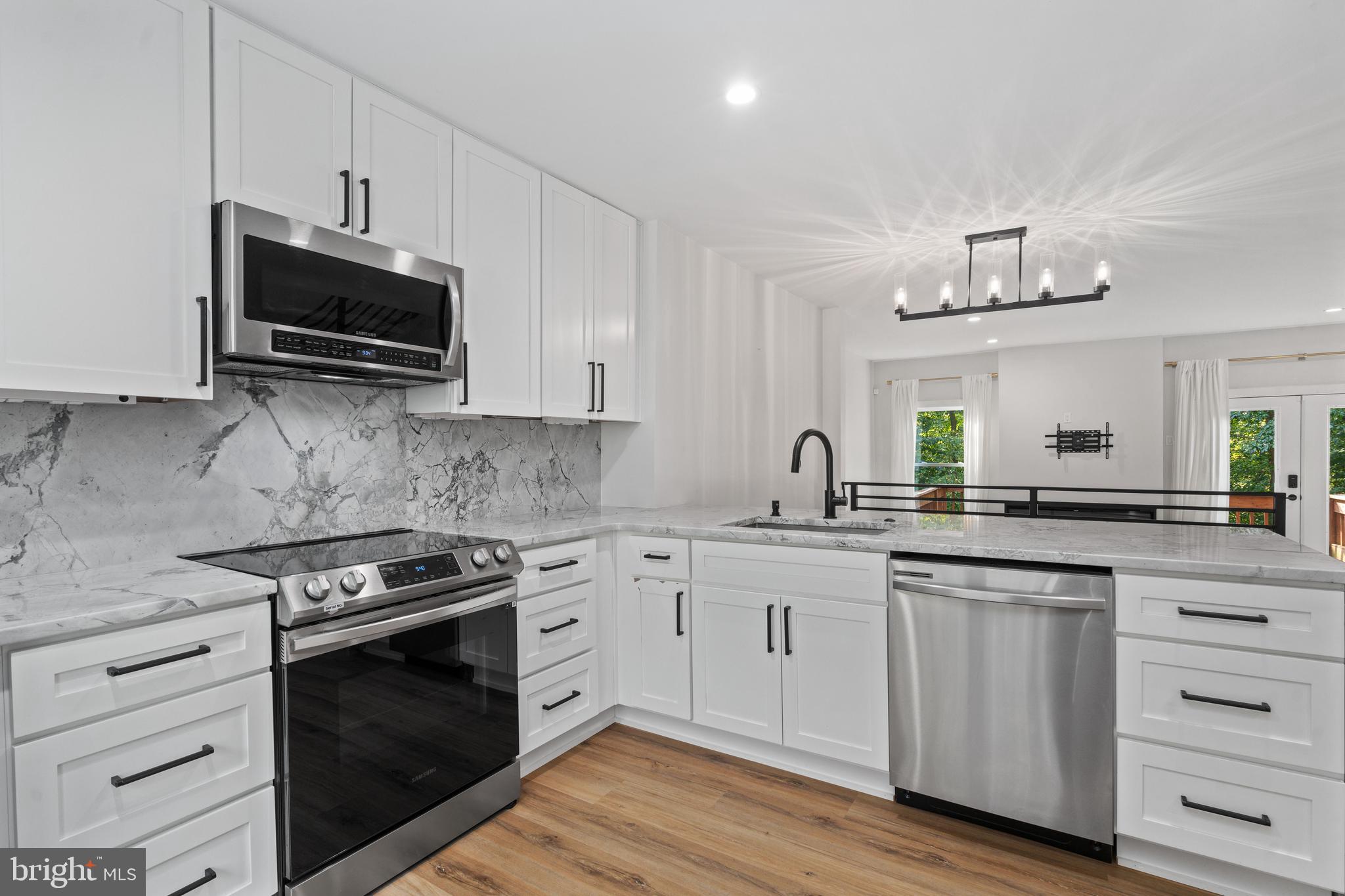 1664 Oak Spring Way Reston, VA 20190 - Photo 9 of 72 Gallery Image 9