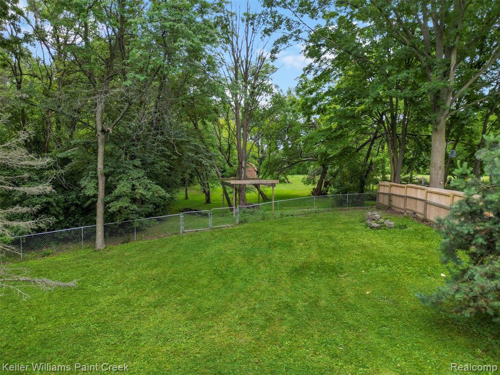 1377 Ruby Avenue Rochester Hills, MI 48309 - Photo 29 of 34