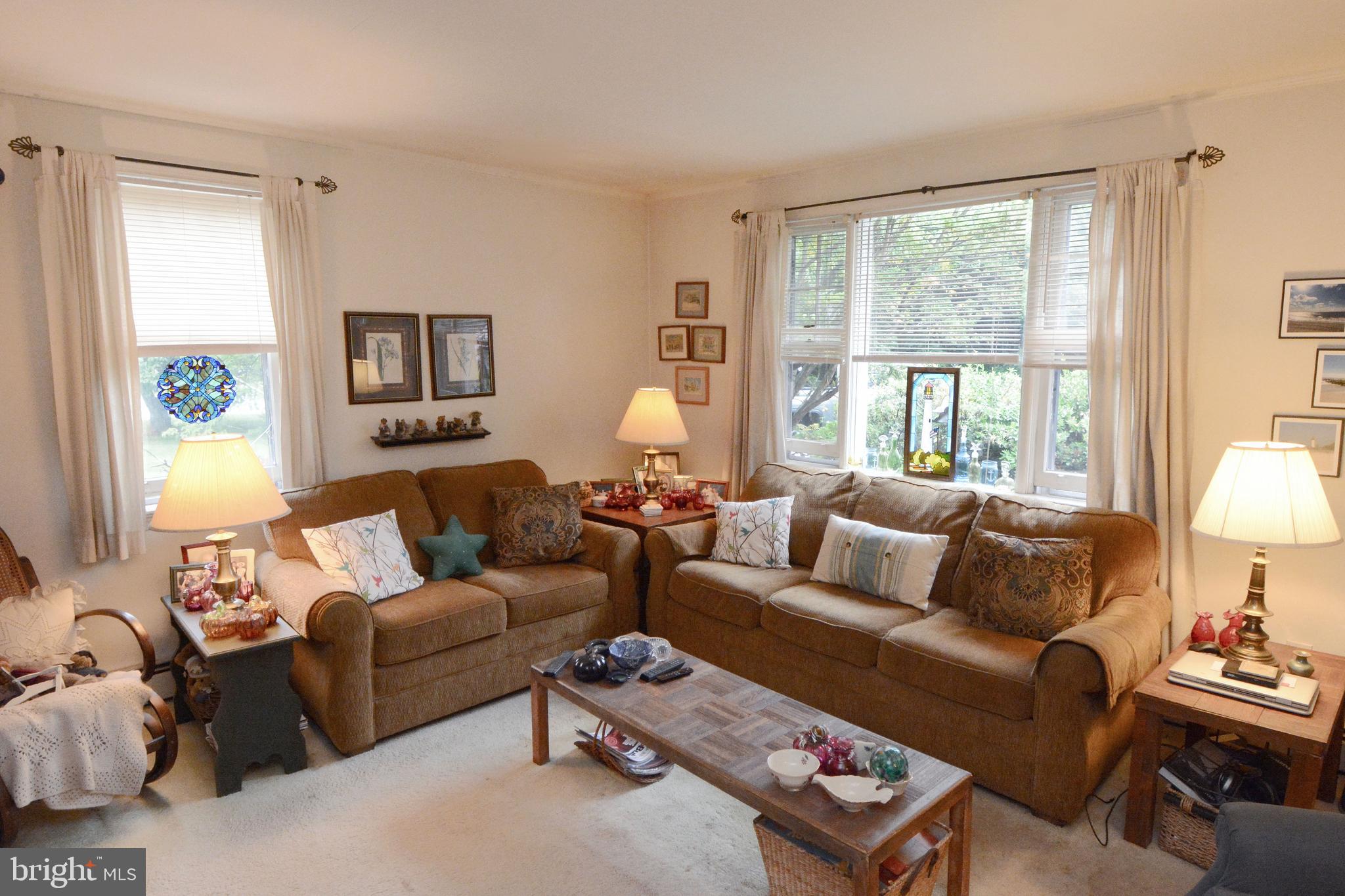 419 Continental Road Hatboro, PA 19040 - Photo 15 of 50 Charming living room