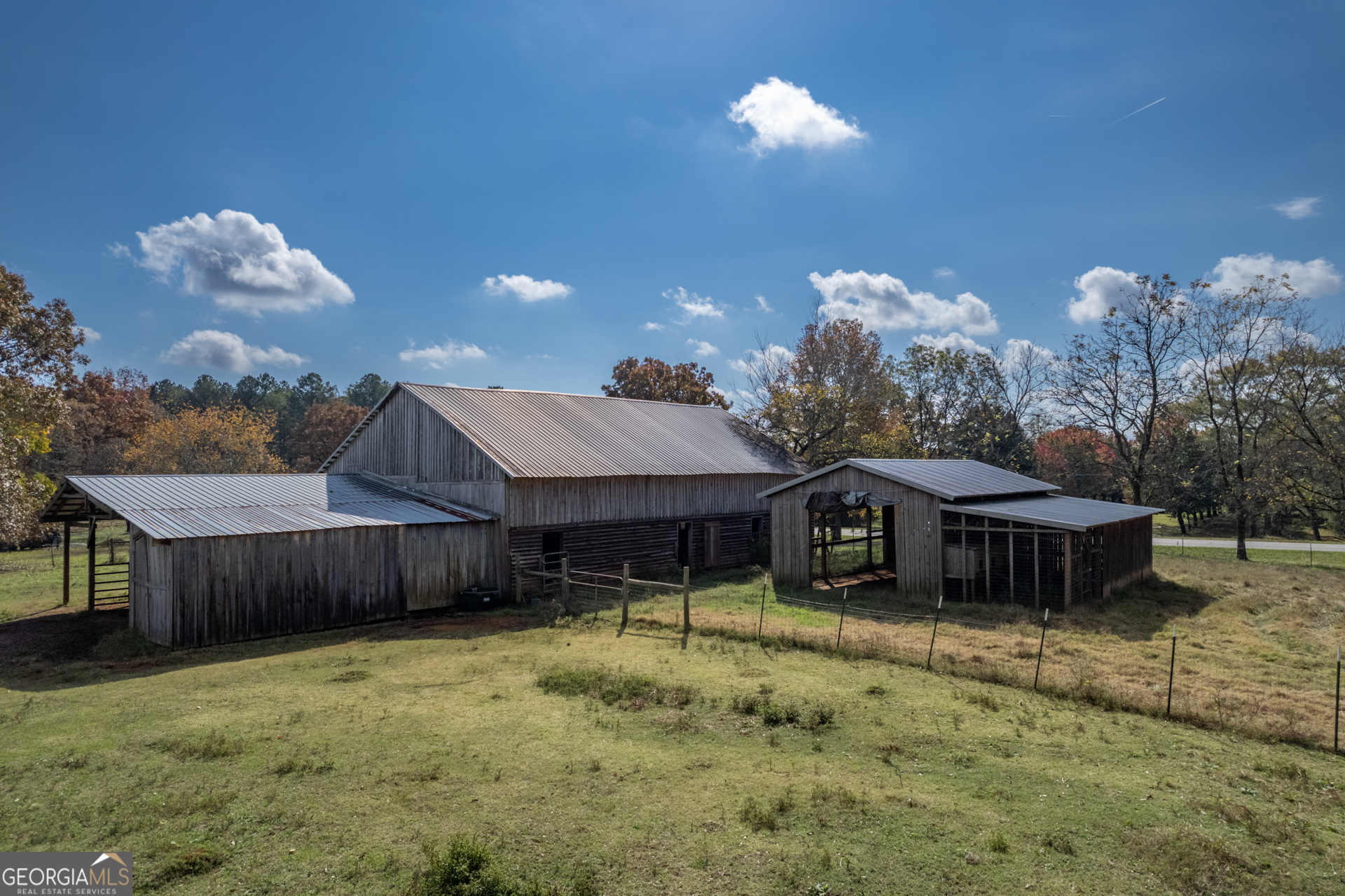 1121 Prospect Road, Unit A Madison, GA 30650 - Photo 27 of 34 a front view of a house with garden
