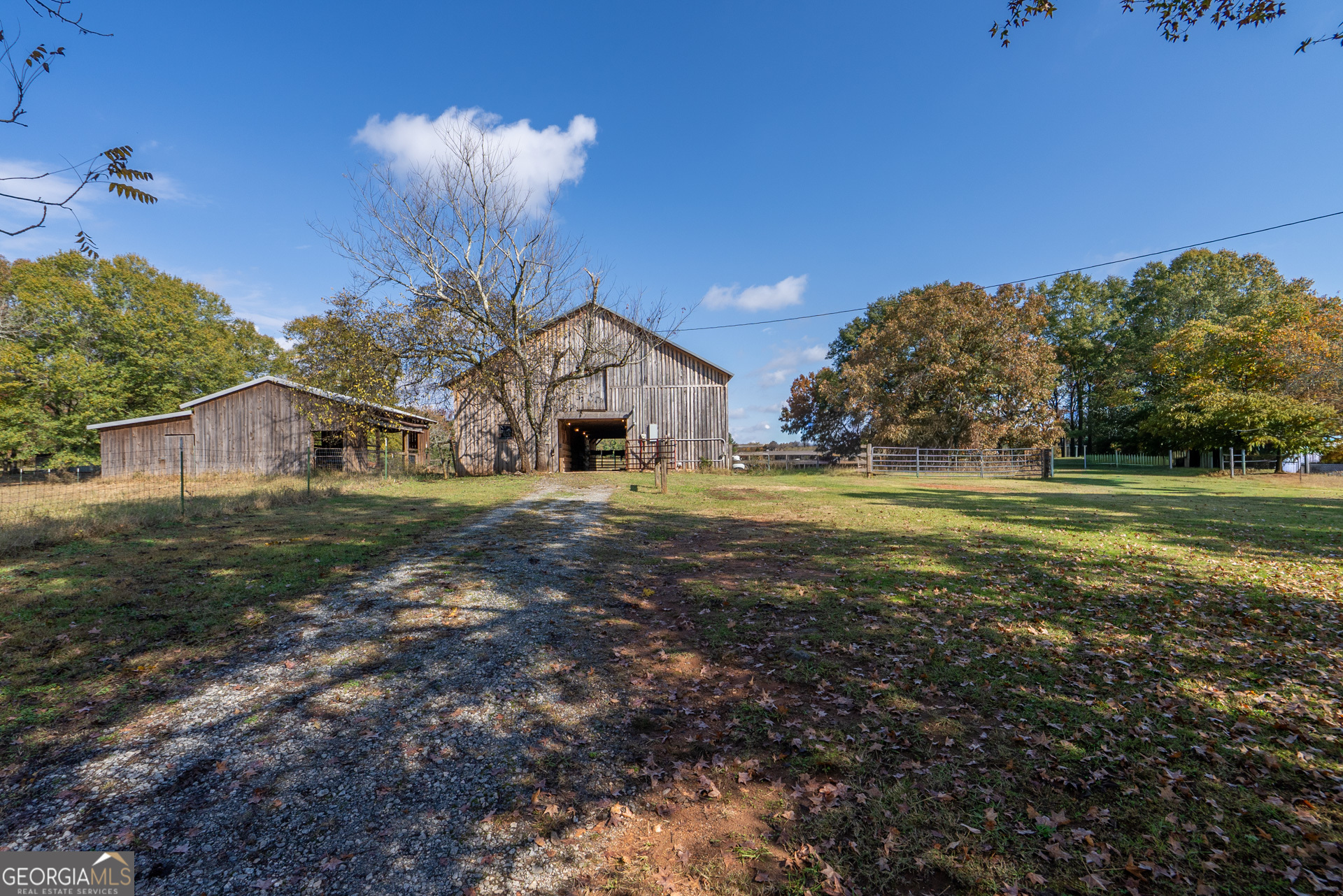 1121 Prospect Road, Unit A Madison, GA 30650 - Photo 3 of 34 a house view with a garden space