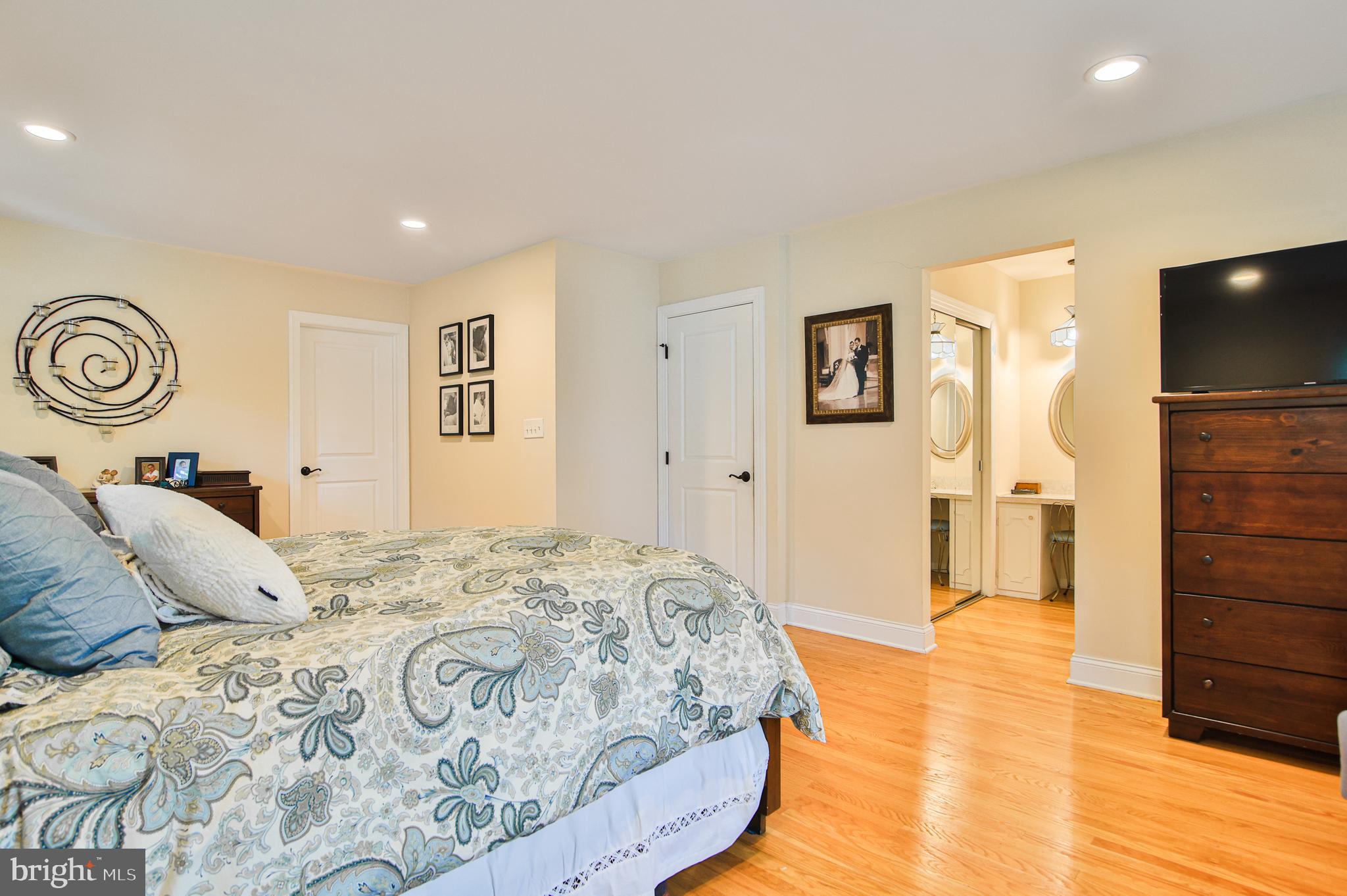 621 Kings Road Yardley, PA 19067 - Photo 15 of 33 Spacious Main bedroom